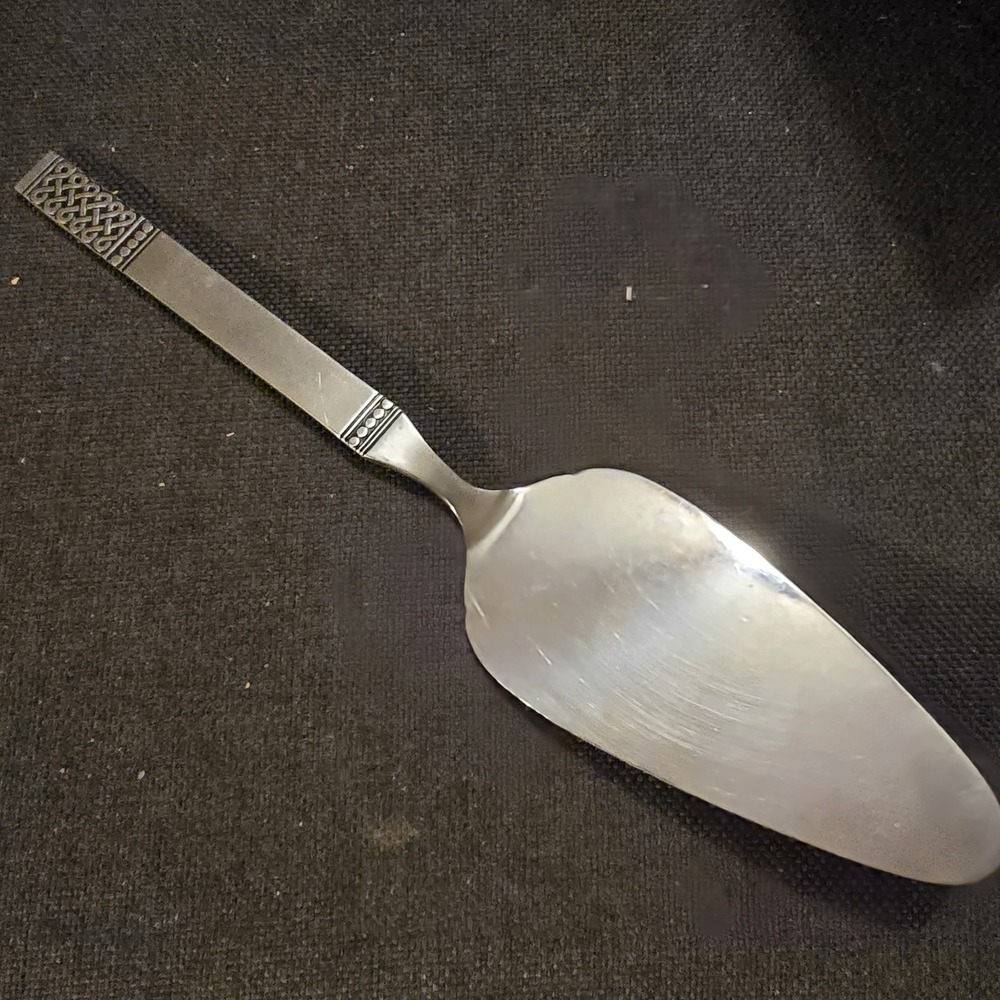 VTG Danika Stainless Japan Celtic Knot Pie Cake Server